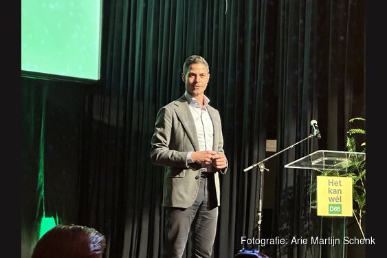 Rob Jetten trekt volle zaal in Hotel Arena: D66 bruist in Oost