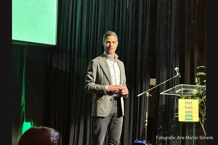 Rob Jetten trekt volle zaal in Hotel Arena: D66 bruist in Oost