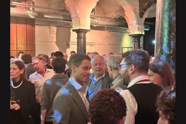 Rob Jetten trekt volle zaal in Hotel Arena: D66 bruist in Oost