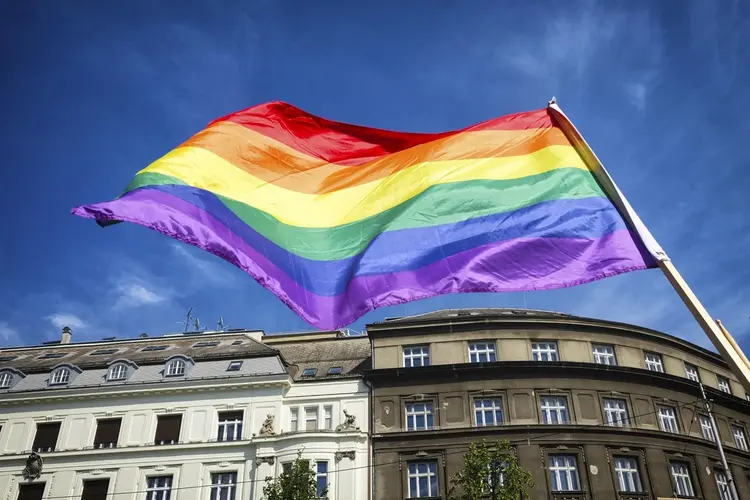 Helden internationale lhbtiq+-gemeenschap krijgen tegel op ‘Walk of Pride’