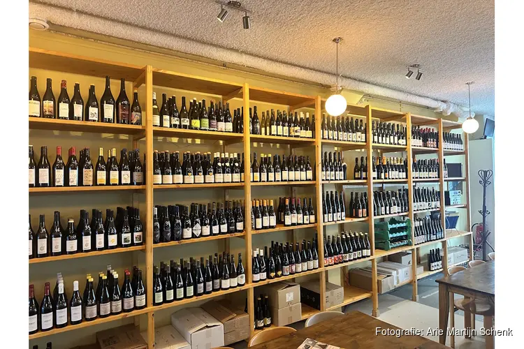 Buurtcafé De Tros viert drie jaar en breidt uit met wijnwinkel De Kaaf