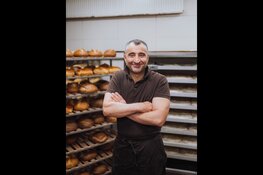 'Hier woont de wereld': foto-expo op het Javaplein vraagt om stemmen