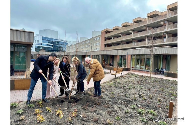 Nieuwe levensloopbestendige woningen aan Trompenburgstraat en Kromme Mijdrechtstraat feestelijk in gebruik genomen