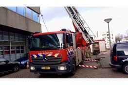 Kantoorbrand op dak politiebureau in Amsterdam