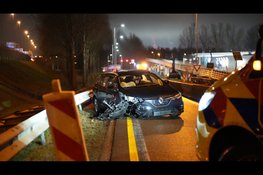 Auto total loss na eenzijdig ongeval op afrit A8