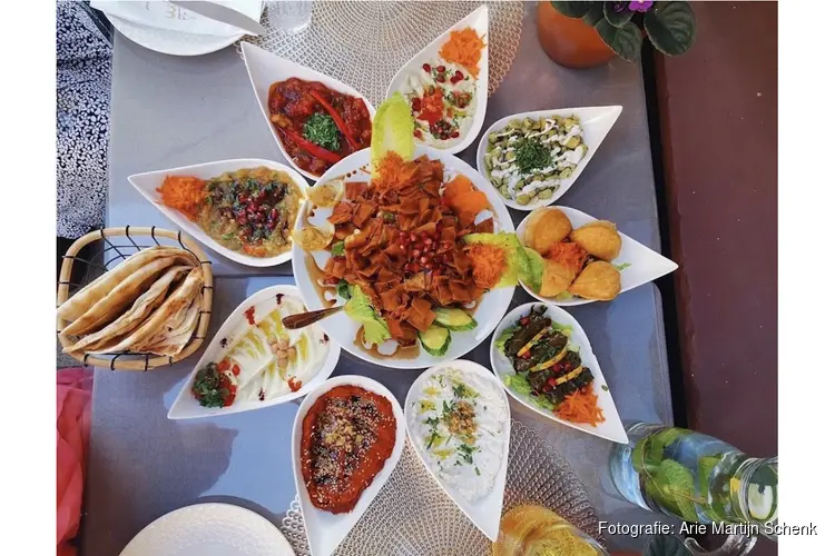 Iftar verbindt aan de Borneosteiger bij Sham oost