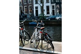 Fietsend opgroeien in Amsterdam: Waarom een abonnement de slimste keuze is