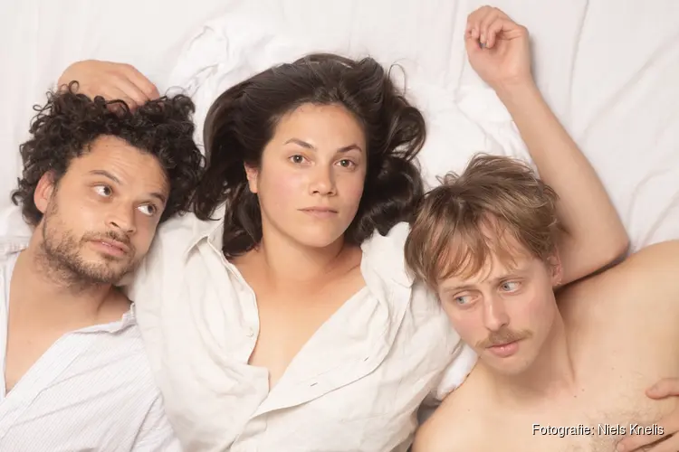 Een escapistisch liefdesdrama in een wereld op instorten in ‘Herzschmerz’ door Antiklimax