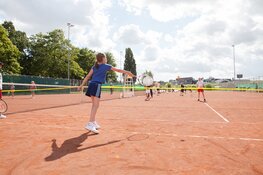 Open tennisclinic voor jeugd bij De Meer Tennis