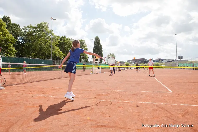 Open tennisclinic voor jeugd bij De Meer Tennis