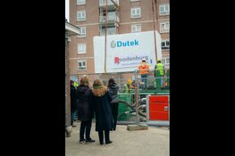 Kamerlid Suzanne Kröger bezoekt Amsterdams warmte-initiatief van bewoners