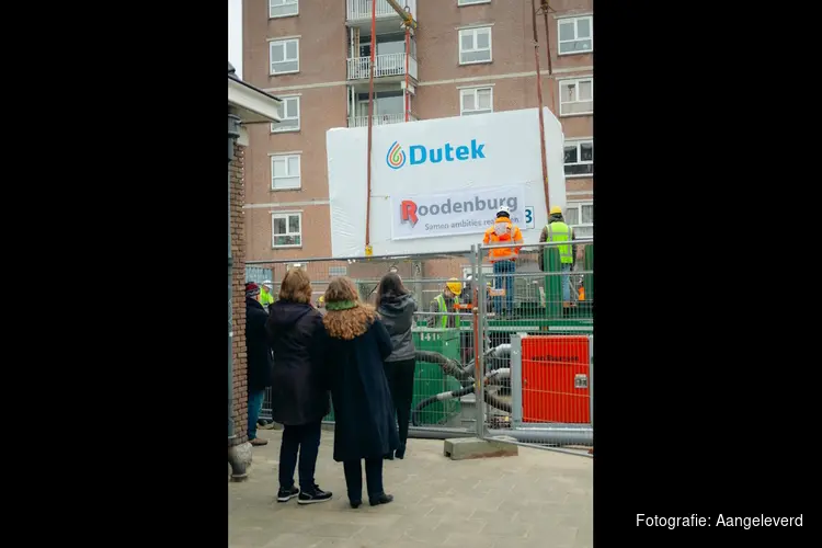 Kamerlid Suzanne Kröger bezoekt Amsterdams warmte-initiatief van bewoners