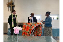 Herstel begint in de wijk: gesprekken over toeslagen en eenzaamheid in de Koningskerk