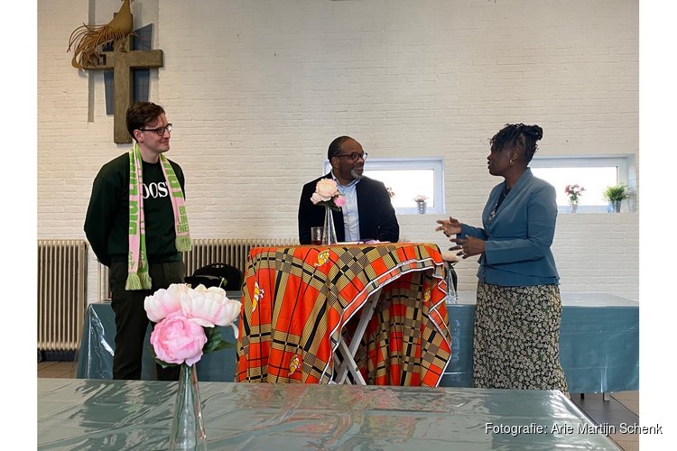 Herstel begint in de wijk: gesprekken over toeslagen en eenzaamheid in de Koningskerk