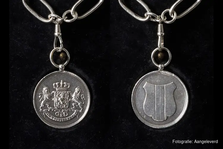 Achter de gevel: 250 jaar Stadhuis van Weesp in verhalen en voorwerpen