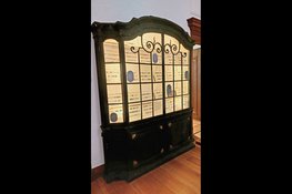 Achter de gevel: 250 jaar Stadhuis van Weesp in verhalen en voorwerpen