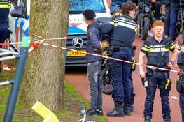 Persoon gewond bij steekincident in Amsterdam, verdachte aangehouden