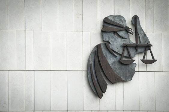 OM eist celstraf van dertig maanden op verdenking van oplichting bank