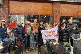 Eerste schoonmaakactie van XXX Cleanups levert 171 kg zwerfafval op in Amsterdam Oost