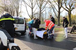Fietser gewond na botsing met bestelbus op Plesmanlaan