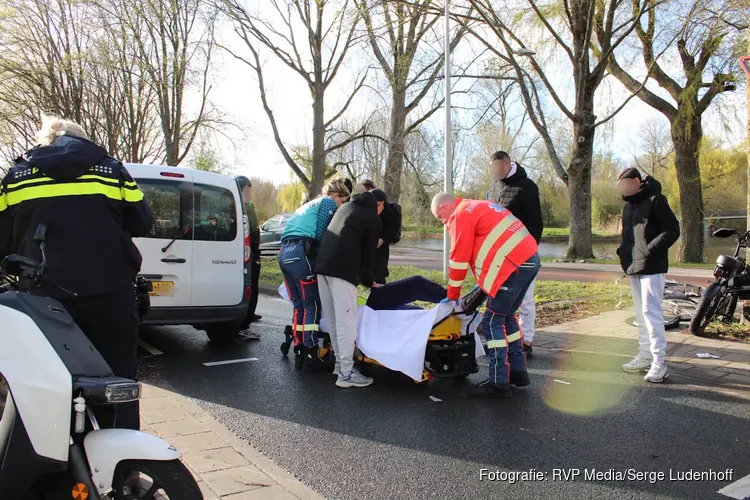 Fietser gewond na botsing met bestelbus op Plesmanlaan