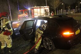 Brandje in auto op parkeerplaats van sportclub