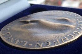 Jubileumpenning voor 100-jarige Amsterdamsche Roeibond