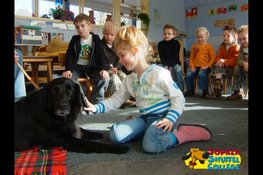 Hond voor de klas op Tijl Uilenspiegelschool in Amsterdam