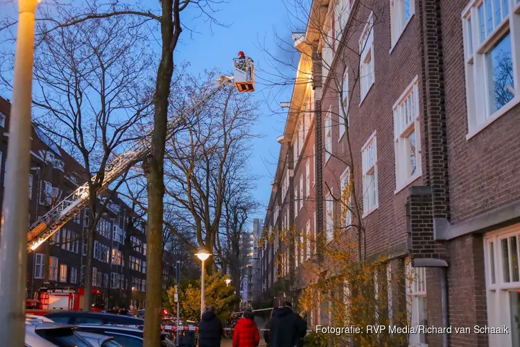Flinke brand in portiekwoning, woning tijdelijk onbewoonbaar