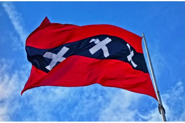 café-restaurant in voormalige scheepsloods Amsterdam-Noord