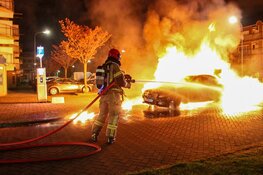 Taxi vat spontaan vlam en raakt verwoest