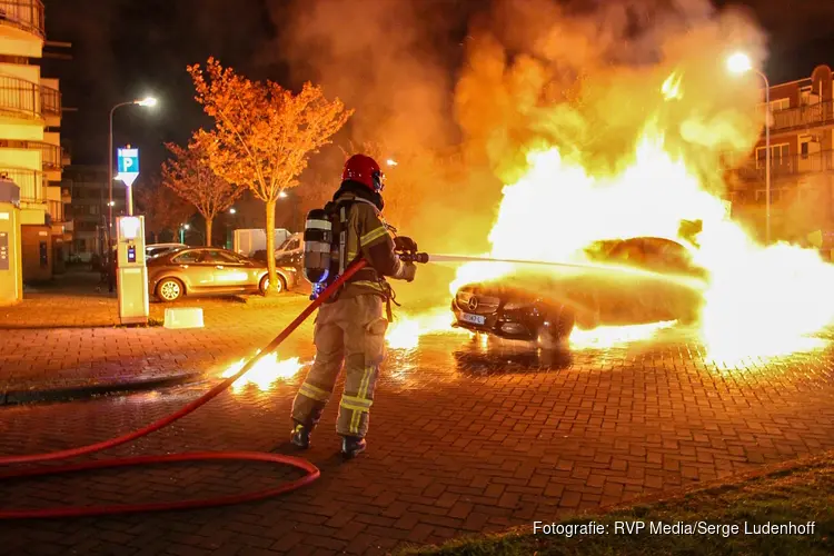 Taxi vat spontaan vlam en raakt verwoest