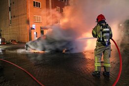 Taxi vat spontaan vlam en raakt verwoest