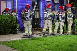 Brand bij toegangsdeur appartementencomplex in Nieuw-West