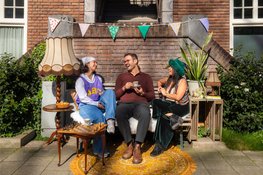 Grootste buurtbeweging van Nederland viert vijfde editie BuurtBankjesdag en roept buurtbewoners in Amsterdam op om de vrolijkste huiskamer op straat te maken