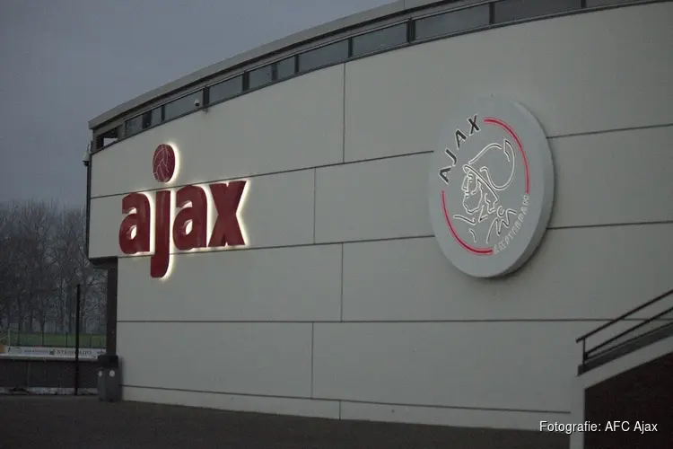 Ajax contracteert Jahyendrow Amour