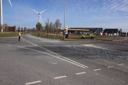 Vrachtwagen verliest lading spoorstenen, meerdere wegen en deel A5 afgesloten in Amsterdam