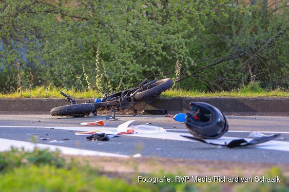 Zware botsing tussen motor en fatbike op Karspeldreef