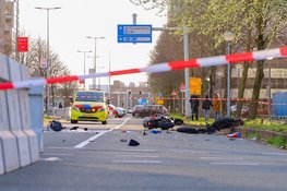 Zware botsing tussen motor en fatbike op Karspeldreef