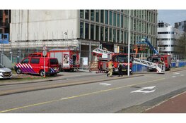 Brand op dak van kantoorpand in aanbouw in Amsterdam