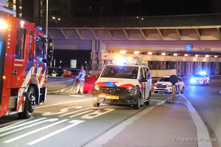 Persoon overleden na ongeval in Amsterdam, politie doet uitgebreid onderzoek