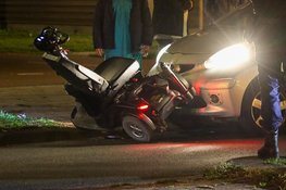 Bestuurder scootmobiel ernstig gewond na aanrijding met auto