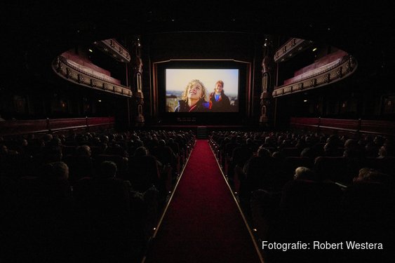 Ontroerende première van familiefilm ‘In de Wolken’ trekt volle zaal in Tuschinski