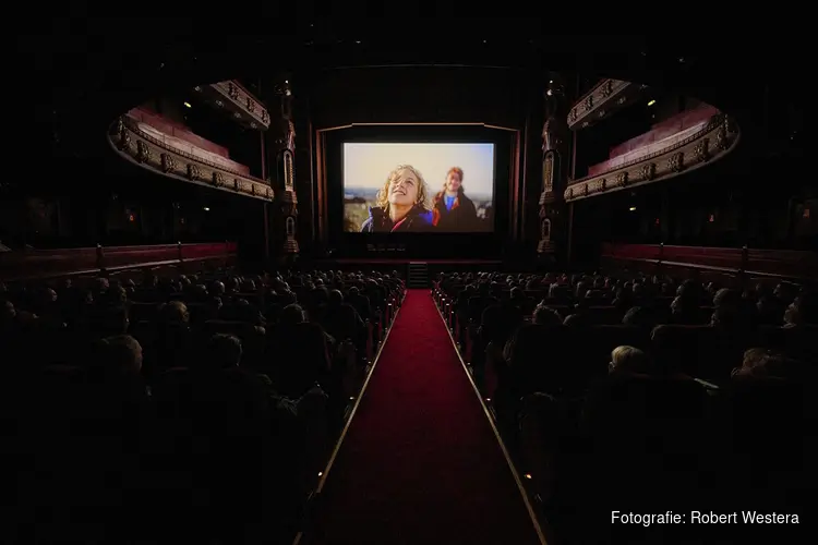Ontroerende première van familiefilm ‘In de Wolken’ trekt volle zaal in Tuschinski