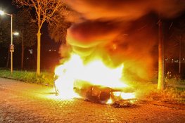 Auto in lichterlaaie aan Herman Bonpad