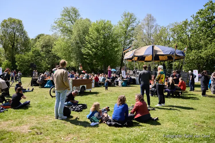 Bevrijdingsdag in het Oosterpark: schuif aan bij de Tafel van Oost