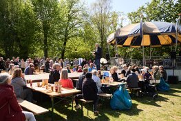 Bevrijdingsdag in het Oosterpark: schuif aan bij de Tafel van Oost