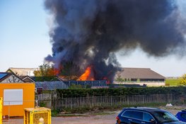 Grote brand in schuren Ouderkerk aan de Amstel