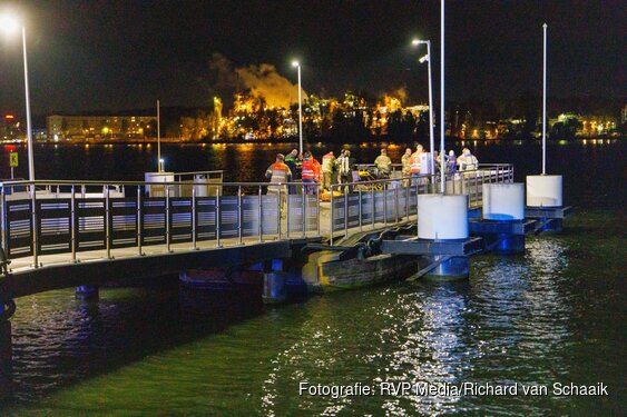 Grote zoekactie op het IJ na melding van persoon te water