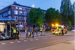 Scooterrijder lichtgewond na aanrijding met tram in Amsterdam
